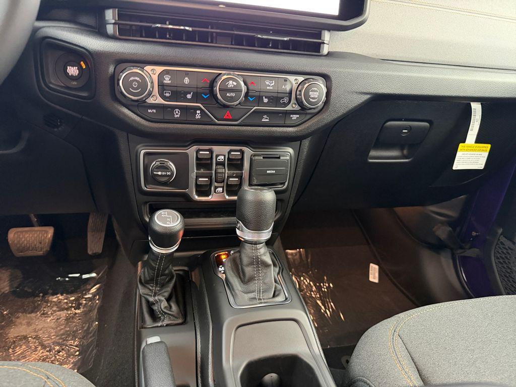 new 2026 Jeep Gladiator car, priced at $40,925