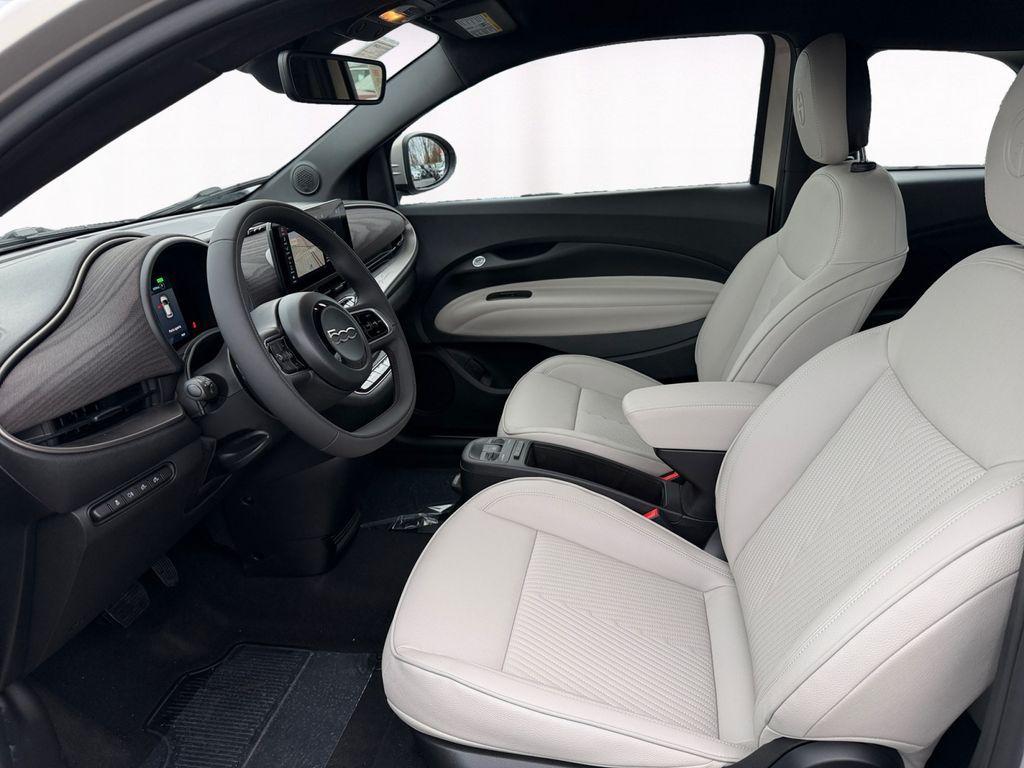 new 2025 FIAT 500e car