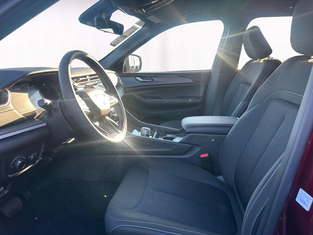 new 2025 Jeep Grand Cherokee car, priced at $32,540