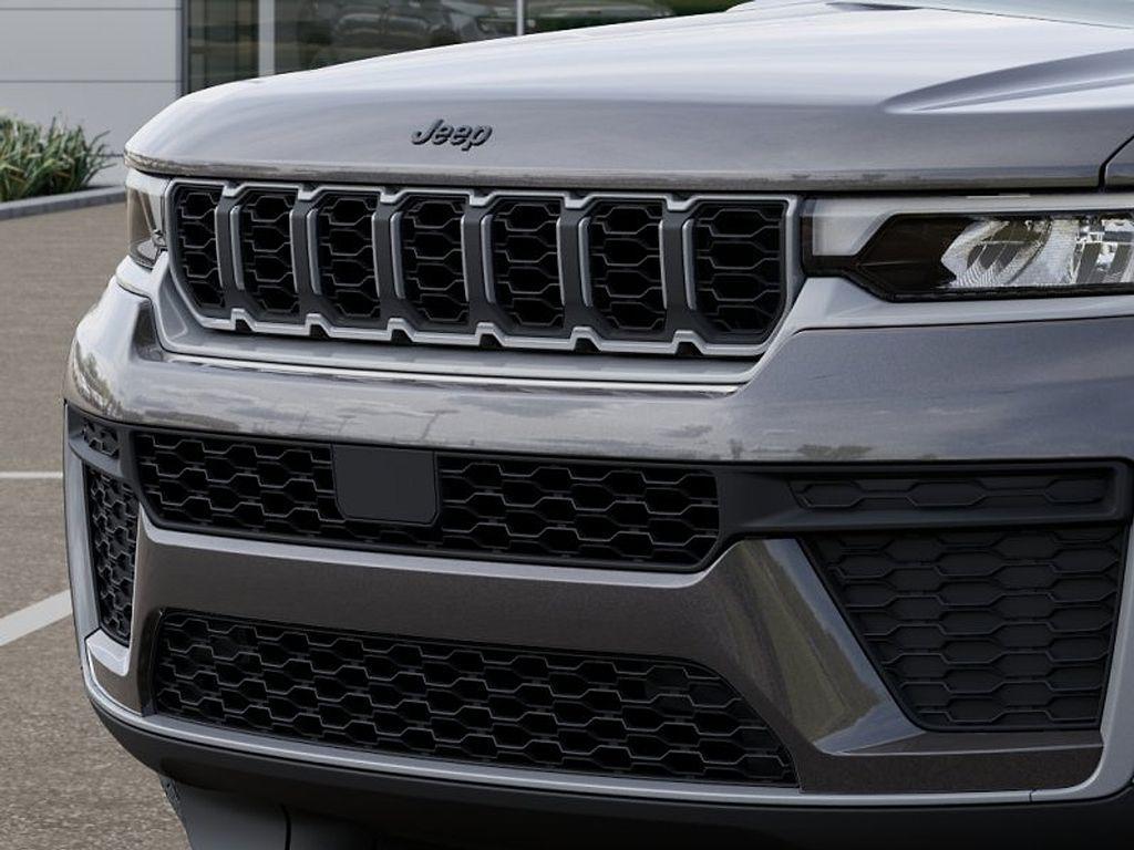 new 2026 Jeep Grand Cherokee car, priced at $43,701
