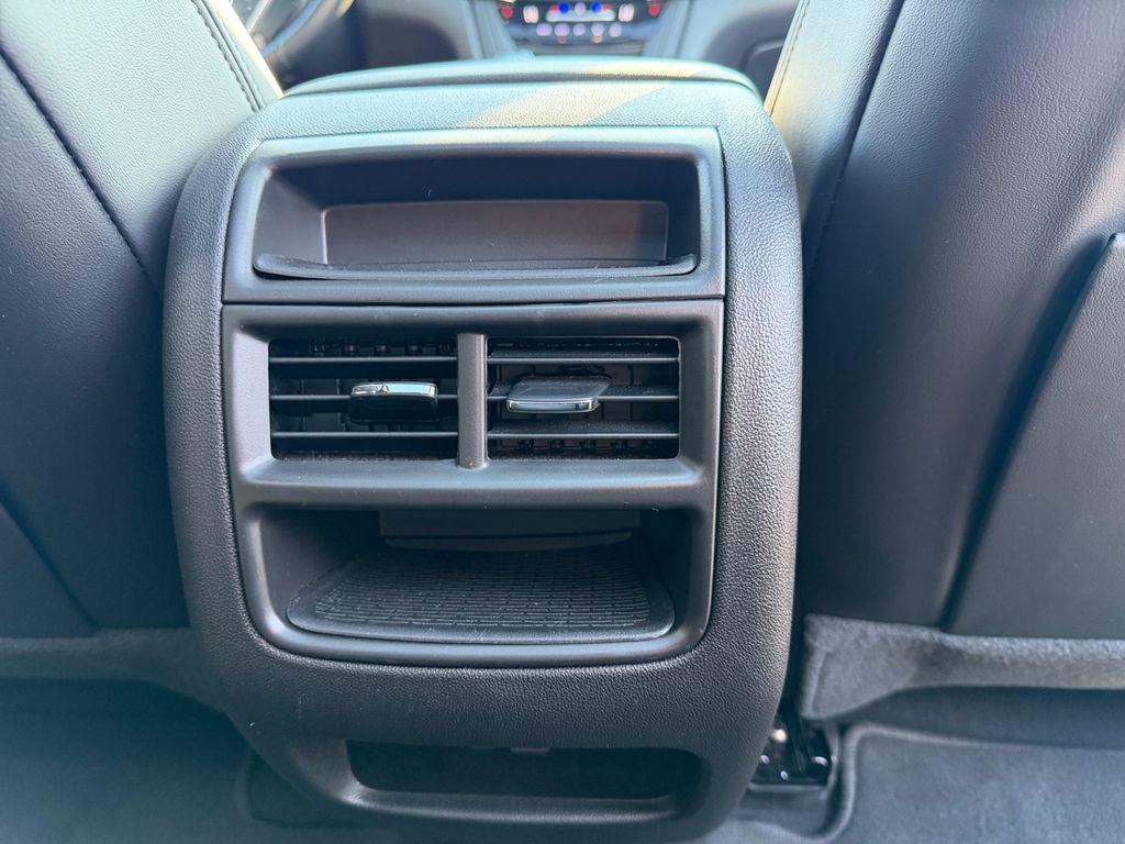 used 2024 Cadillac XT5 car, priced at $37,000