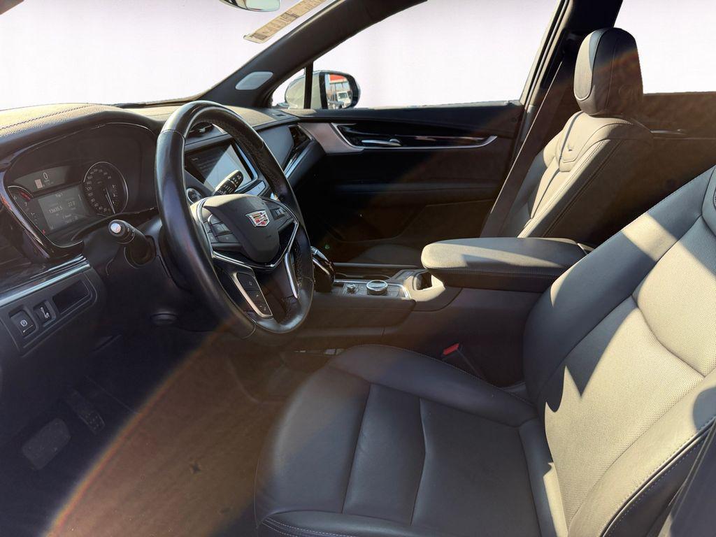 used 2024 Cadillac XT5 car, priced at $37,000