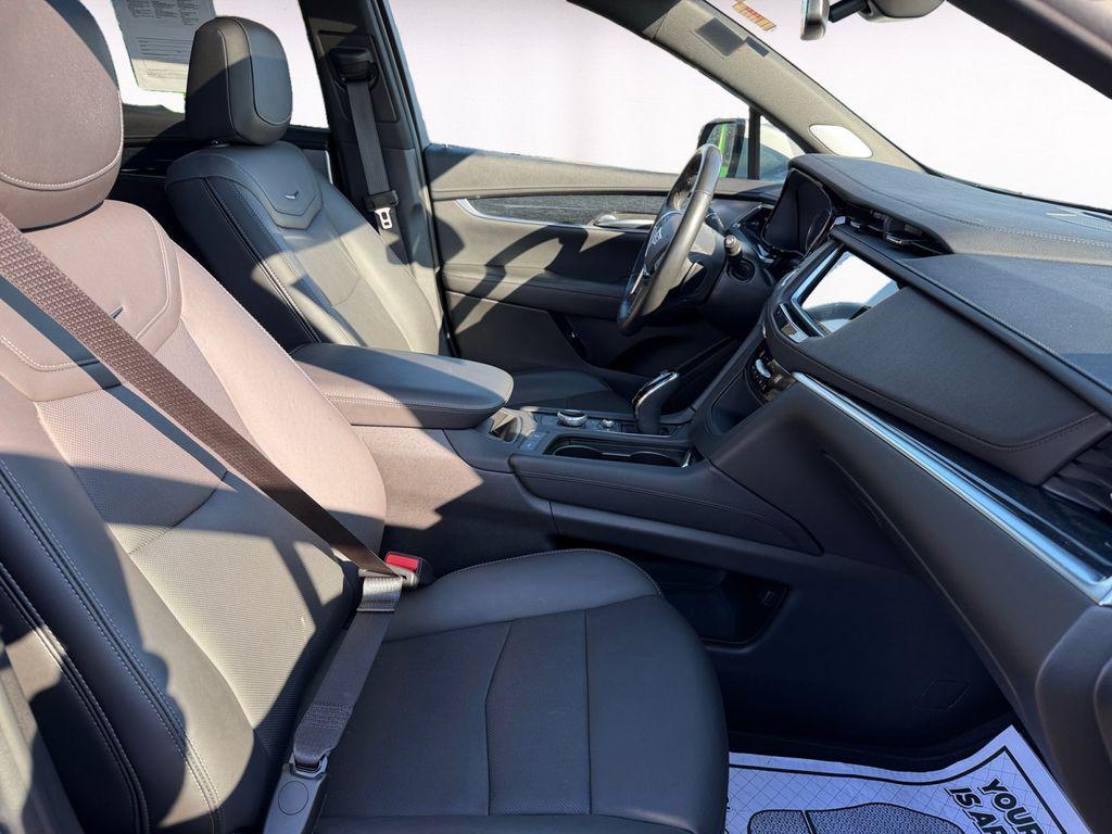used 2024 Cadillac XT5 car, priced at $37,000