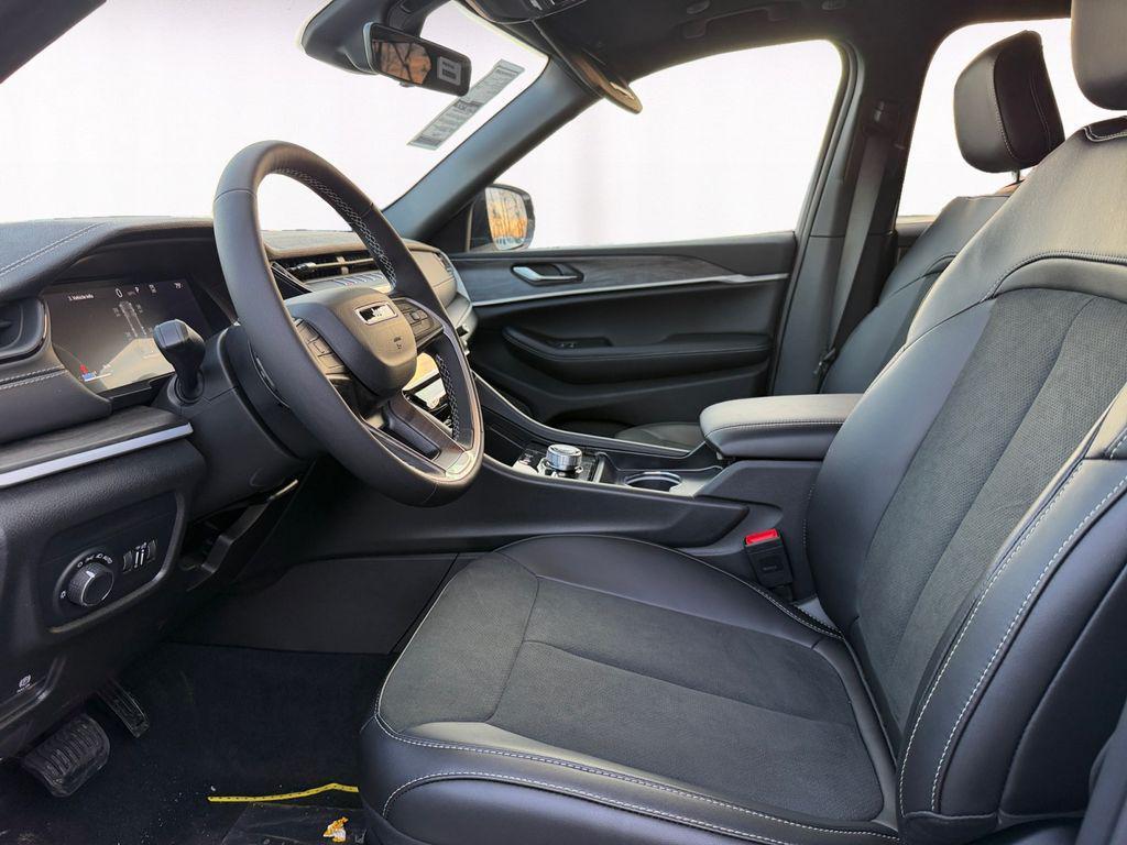 new 2026 Jeep Grand Cherokee car, priced at $41,576