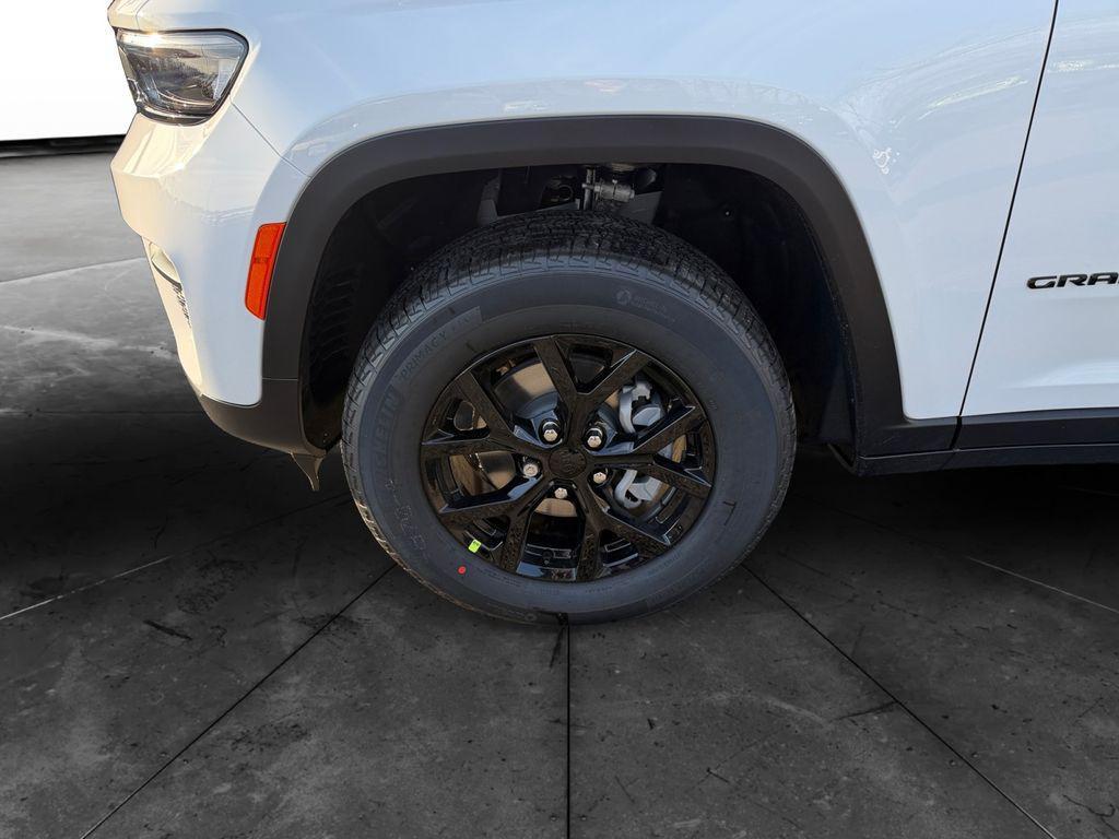 new 2025 Jeep Grand Cherokee car, priced at $42,672