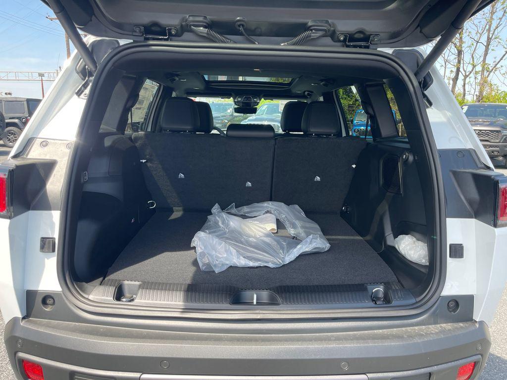 new 2026 Jeep Cherokee car, priced at $43,332