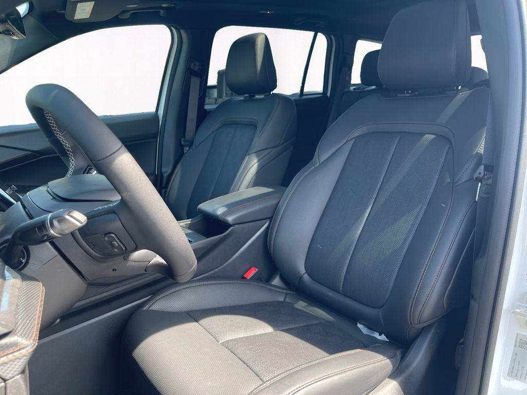 new 2026 Jeep Cherokee car, priced at $43,332
