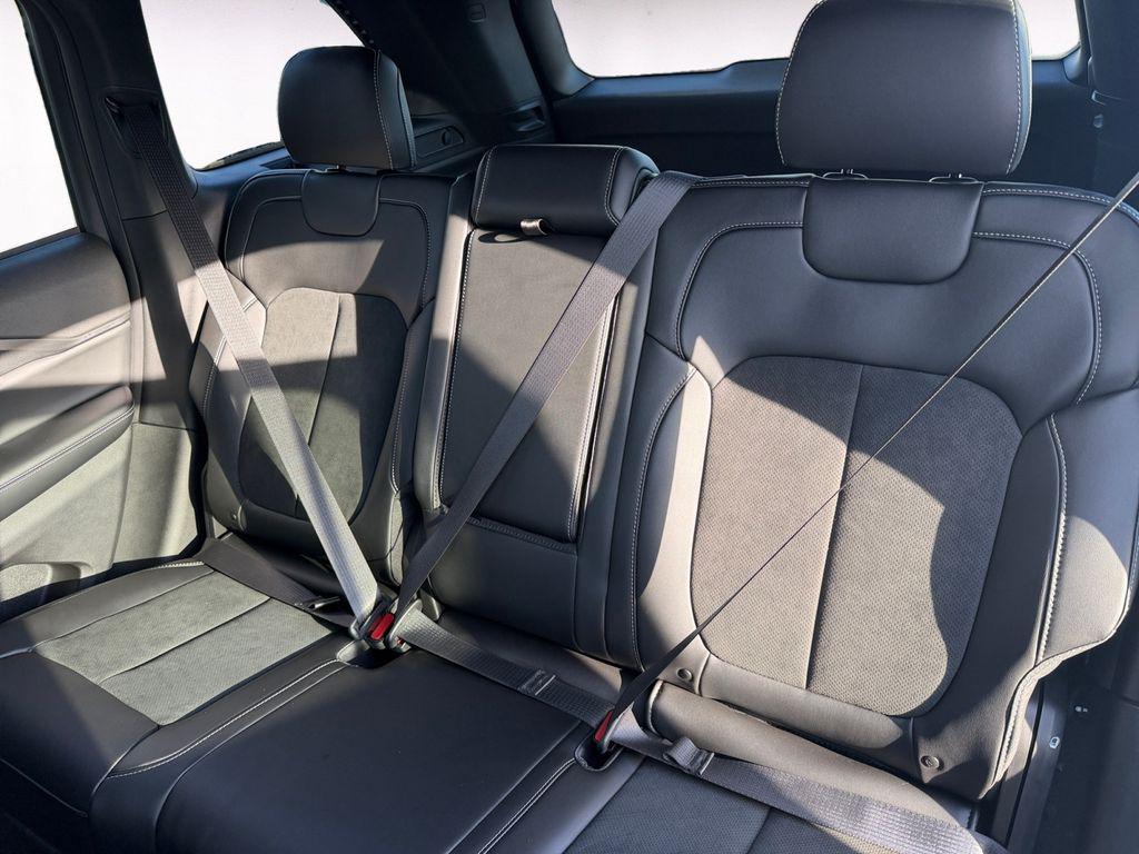 new 2025 Jeep Grand Cherokee car, priced at $39,402