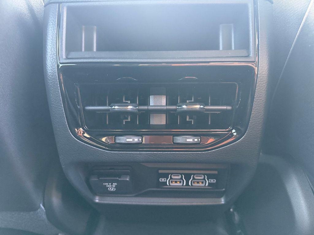 new 2025 Jeep Grand Cherokee car, priced at $39,402