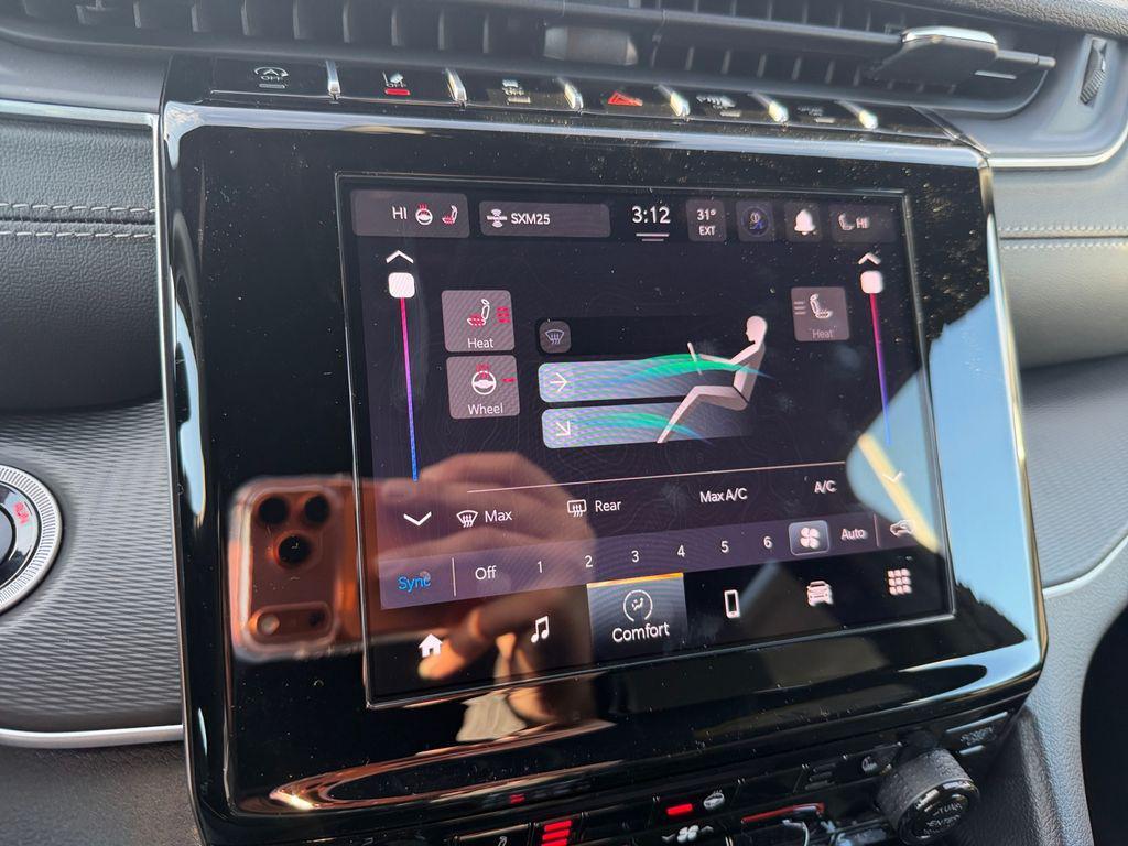 new 2025 Jeep Grand Cherokee car, priced at $39,402