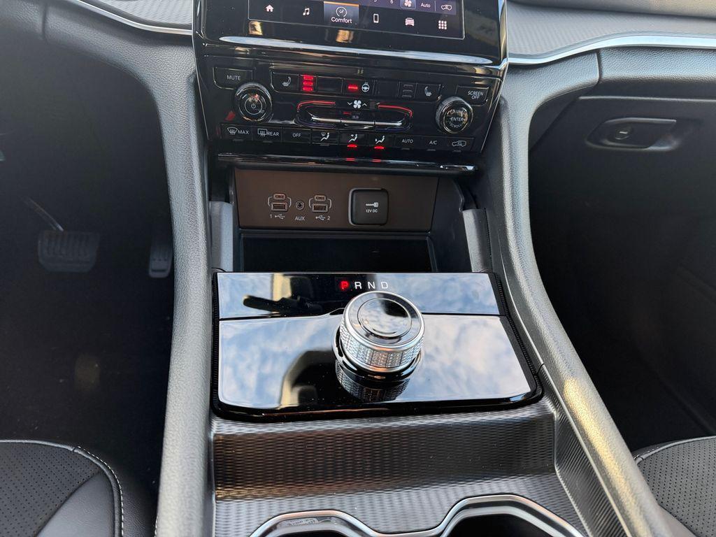 new 2025 Jeep Grand Cherokee car, priced at $39,402