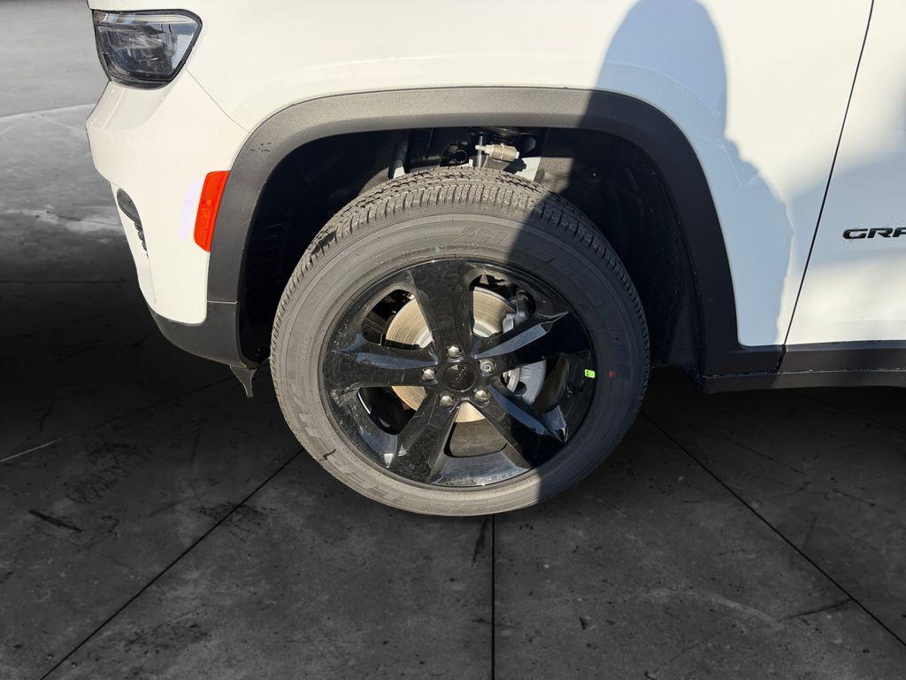 new 2025 Jeep Grand Cherokee car, priced at $39,402