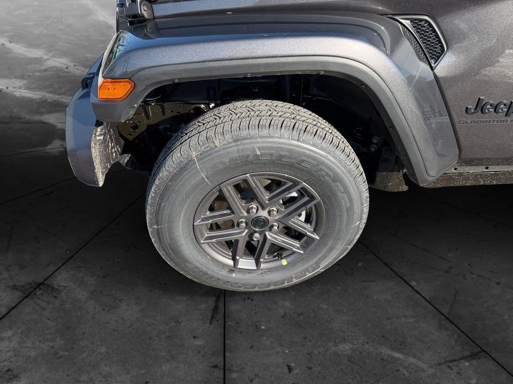 new 2026 Jeep Gladiator car, priced at $44,572
