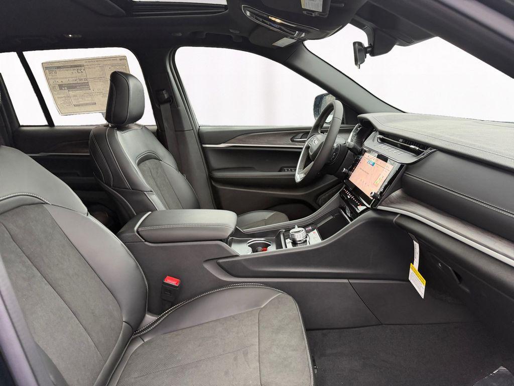 new 2026 Jeep Grand Cherokee car, priced at $48,525