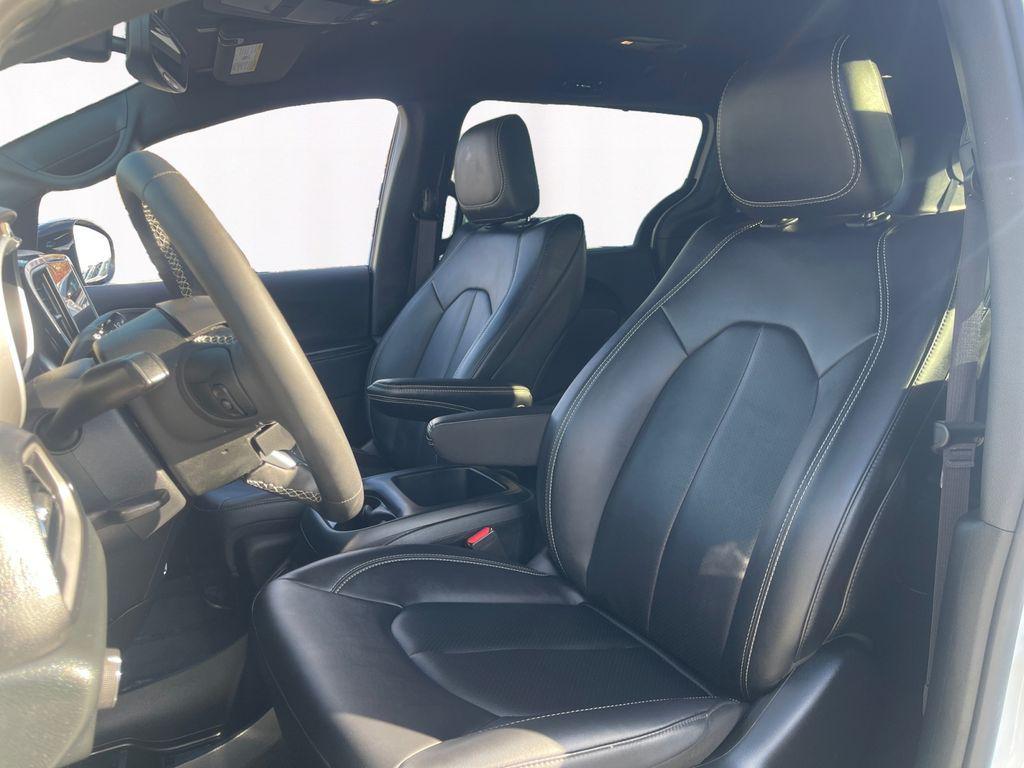 used 2025 Chrysler Pacifica car, priced at $32,500