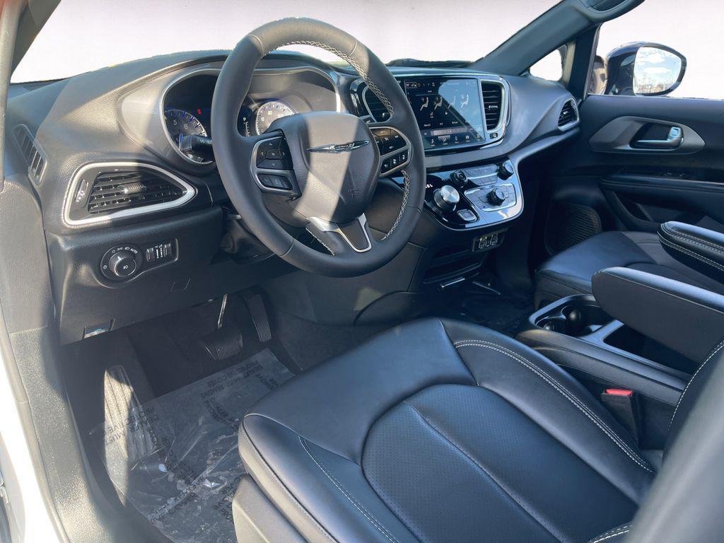 used 2025 Chrysler Pacifica car, priced at $32,500