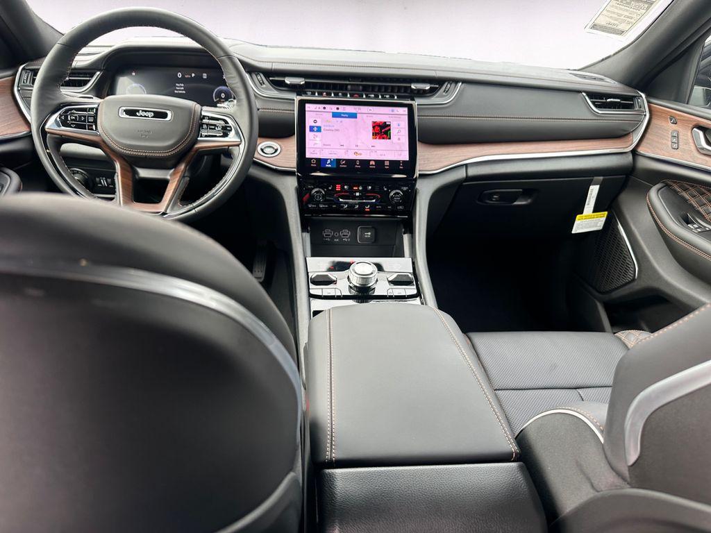 new 2025 Jeep Grand Cherokee car, priced at $57,750