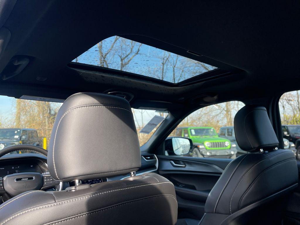 new 2025 Jeep Grand Cherokee L car, priced at $41,648