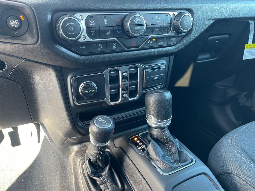 new 2026 Jeep Gladiator car, priced at $44,572