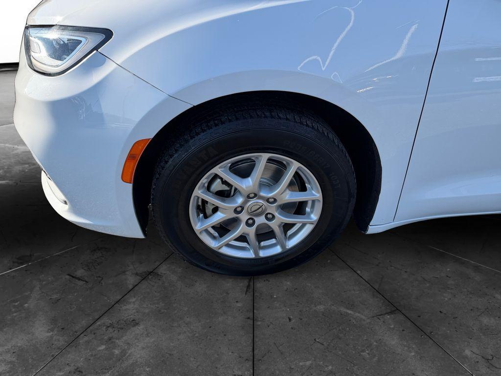 used 2024 Chrysler Pacifica car, priced at $27,000