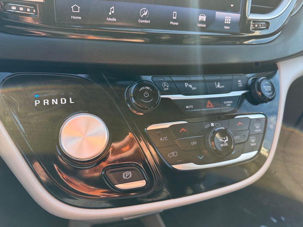 used 2024 Chrysler Pacifica car, priced at $27,000