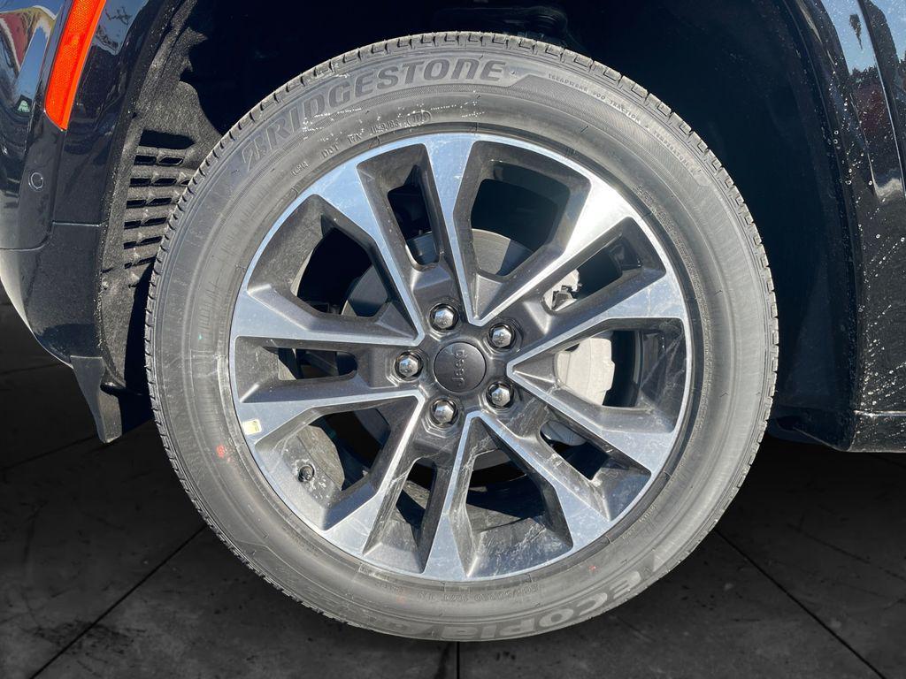 new 2025 Jeep Grand Cherokee car, priced at $48,394