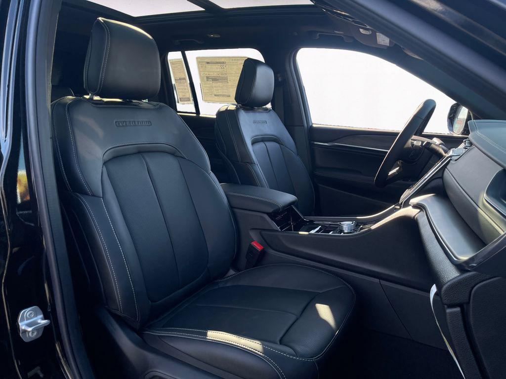 new 2025 Jeep Grand Cherokee car, priced at $48,394