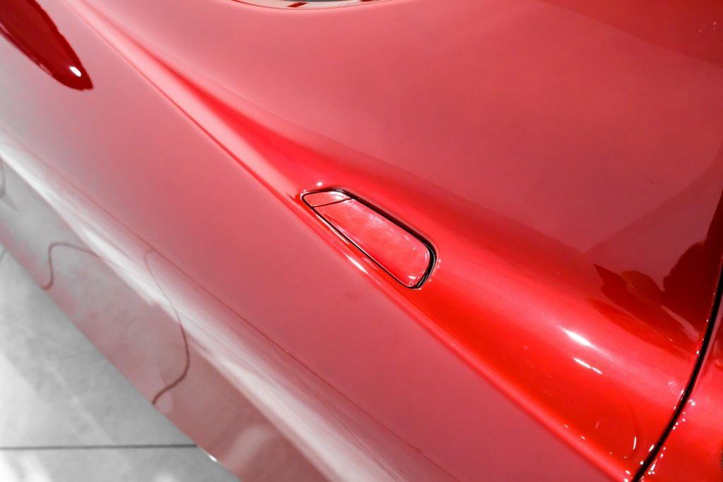 2022 Rosso Ferrari F1-75 Ferrari SF90 Spider