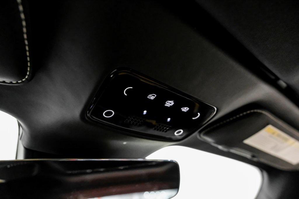 2022 Rosso Ferrari F1-75 Ferrari SF90 Spider