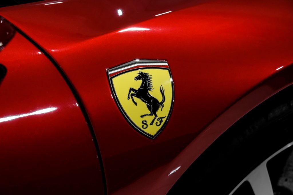 2022 Rosso Ferrari F1-75 Ferrari SF90 Spider