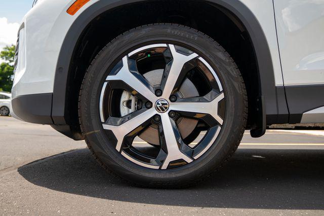 used 2025 Volkswagen Tiguan car, priced at $32,399