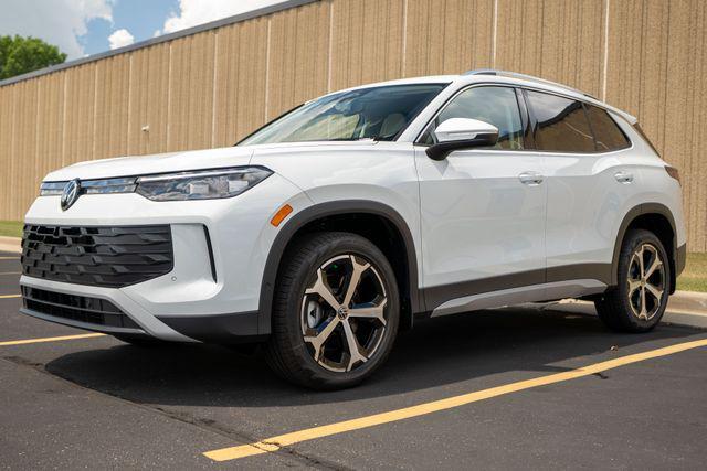 used 2025 Volkswagen Tiguan car, priced at $32,399