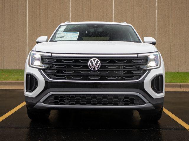 new 2026 Volkswagen Atlas Cross Sport car, priced at $49,201