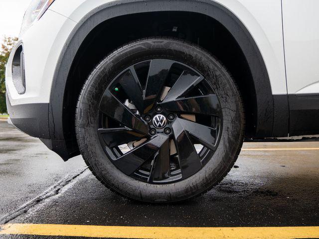 new 2026 Volkswagen Atlas Cross Sport car, priced at $49,201