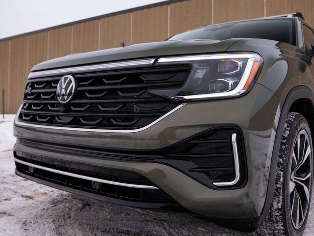 new 2026 Volkswagen Atlas Cross Sport car, priced at $56,431