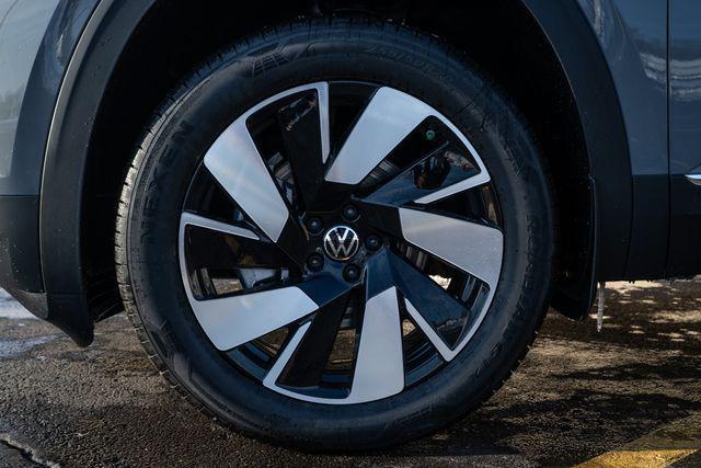 new 2026 Volkswagen Atlas Cross Sport car, priced at $51,876