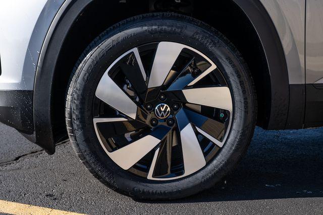 new 2026 Volkswagen Atlas Cross Sport car, priced at $48,394