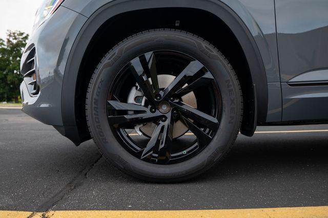 new 2026 Volkswagen Atlas Cross Sport car, priced at $53,826