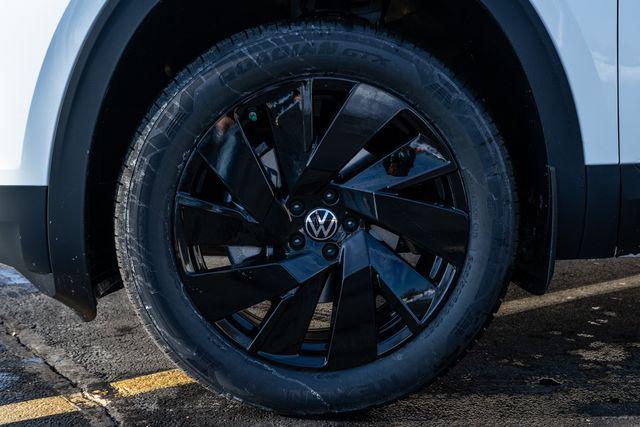 new 2026 Volkswagen Atlas Cross Sport car, priced at $49,681