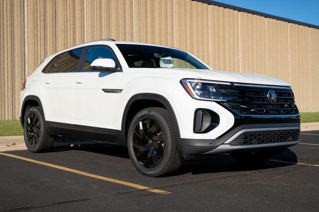 new 2026 Volkswagen Atlas Cross Sport car, priced at $49,444