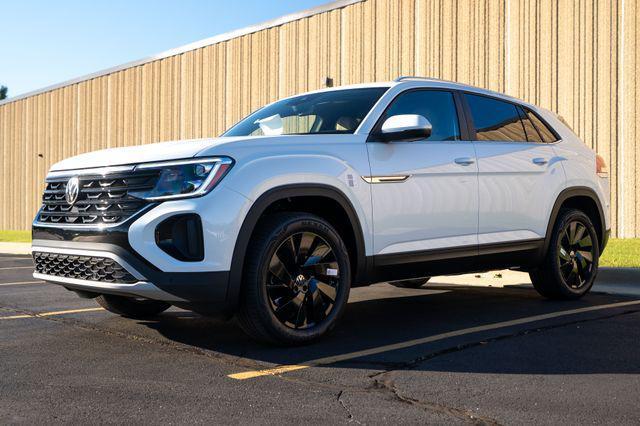 new 2026 Volkswagen Atlas Cross Sport car, priced at $49,444