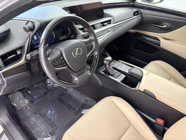 used 2019 Lexus ES 300h car, priced at $29,899