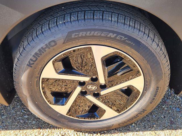 new 2026 Hyundai IONIQ 9 car, priced at $64,795