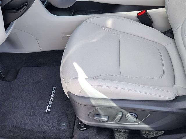 new 2026 Hyundai TUCSON Hybrid car, priced at $35,290