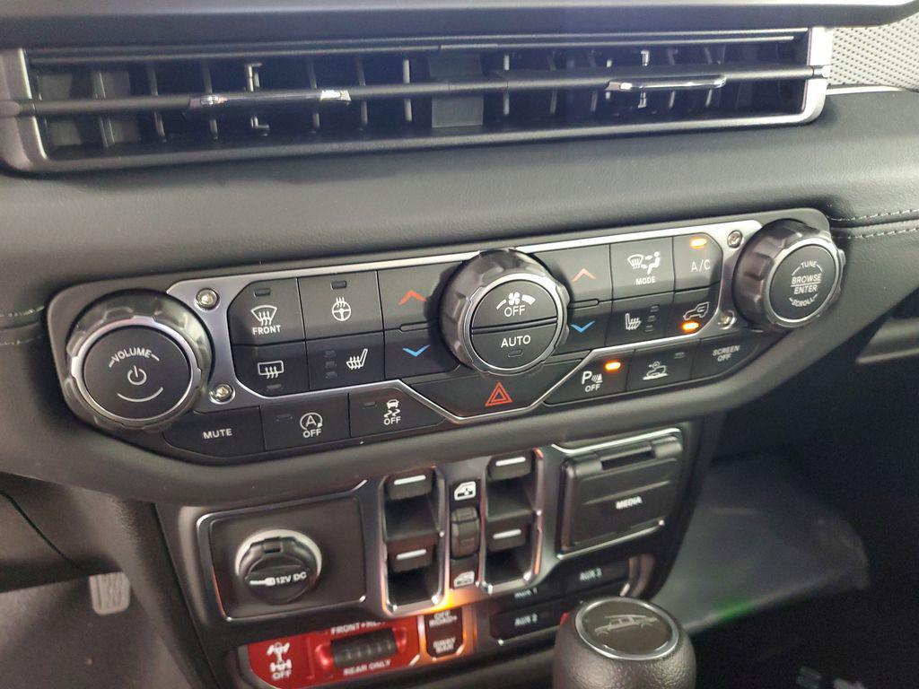 new 2026 Jeep Gladiator car, priced at $60,040