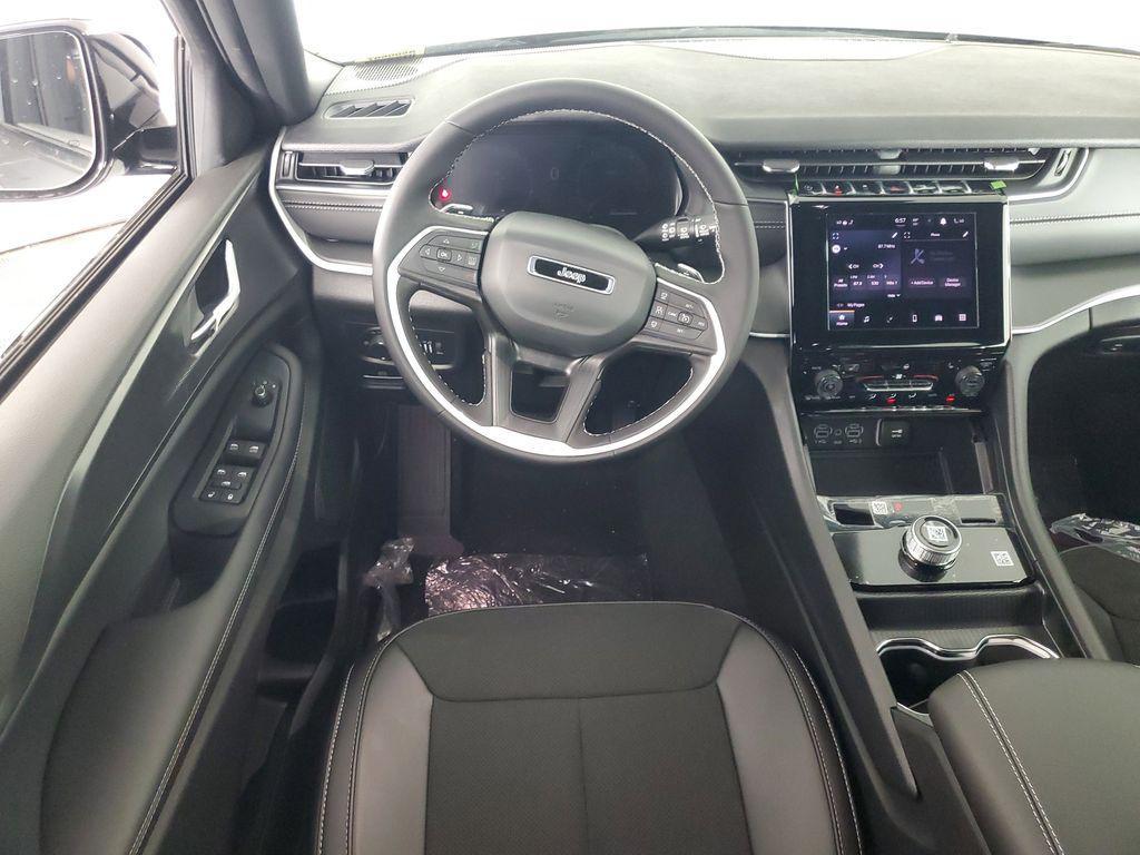 new 2025 Jeep Grand Cherokee car, priced at $48,375