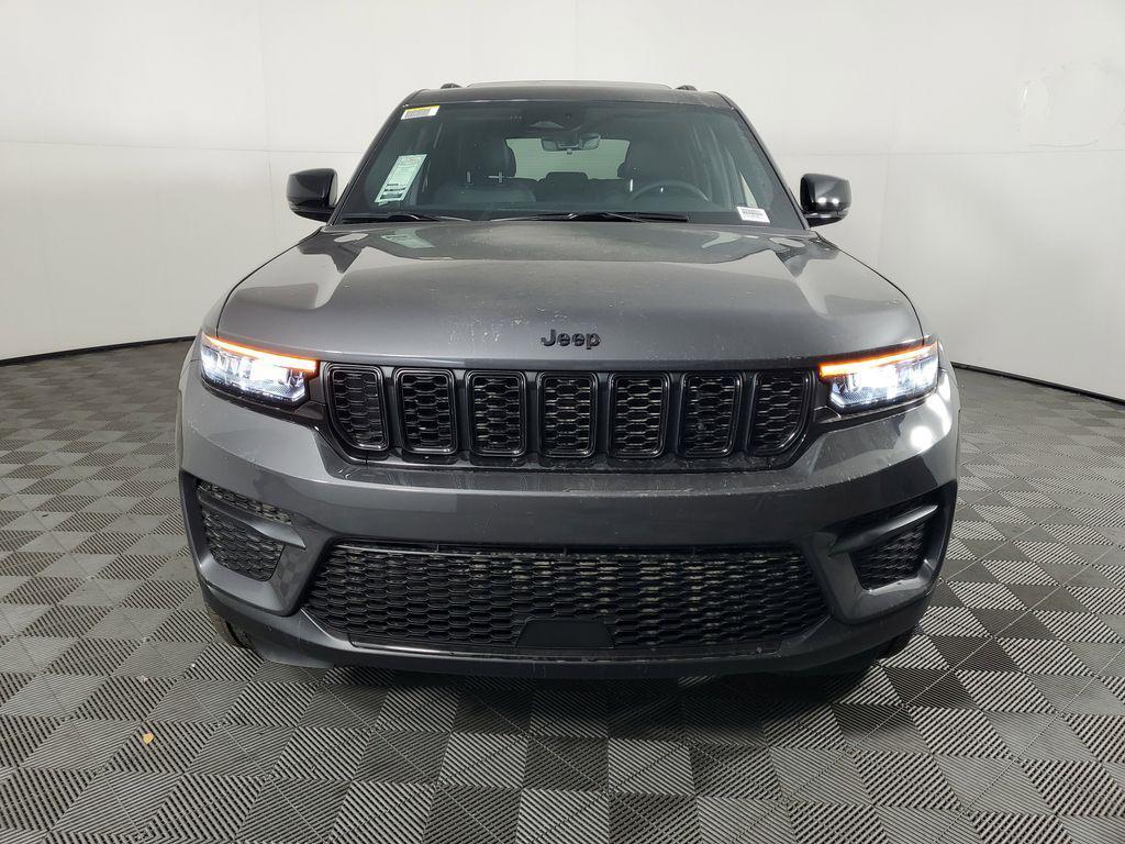 new 2025 Jeep Grand Cherokee car, priced at $48,375