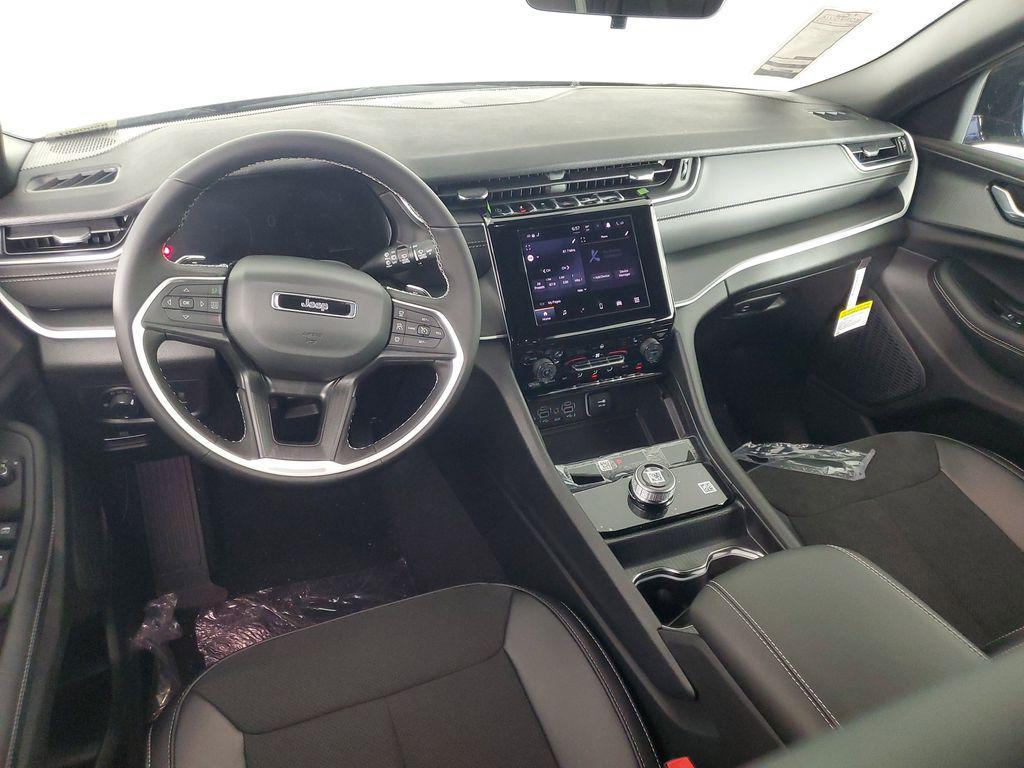 new 2025 Jeep Grand Cherokee car, priced at $48,375