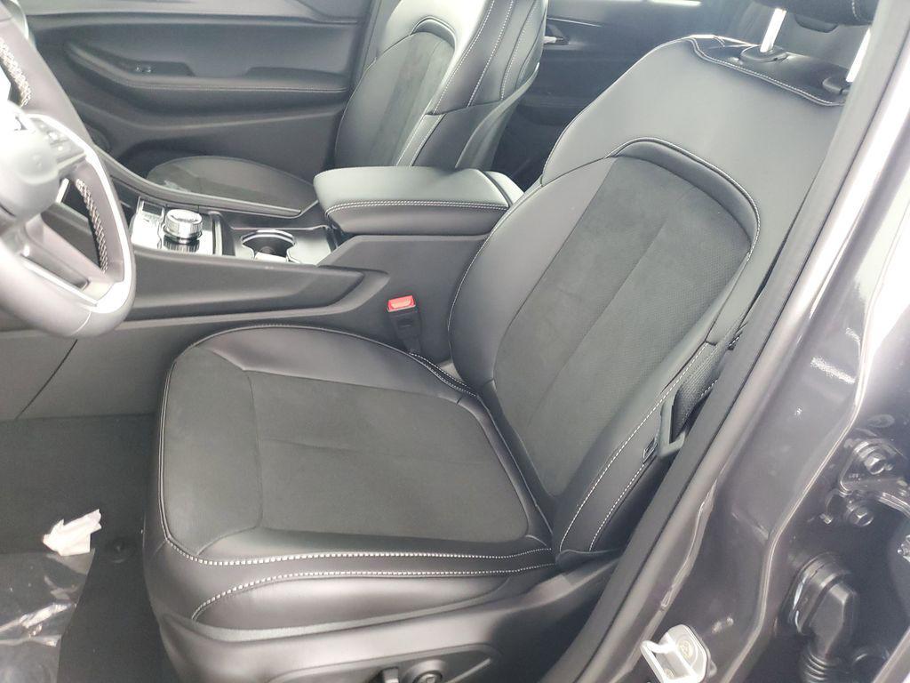 new 2025 Jeep Grand Cherokee car, priced at $48,375