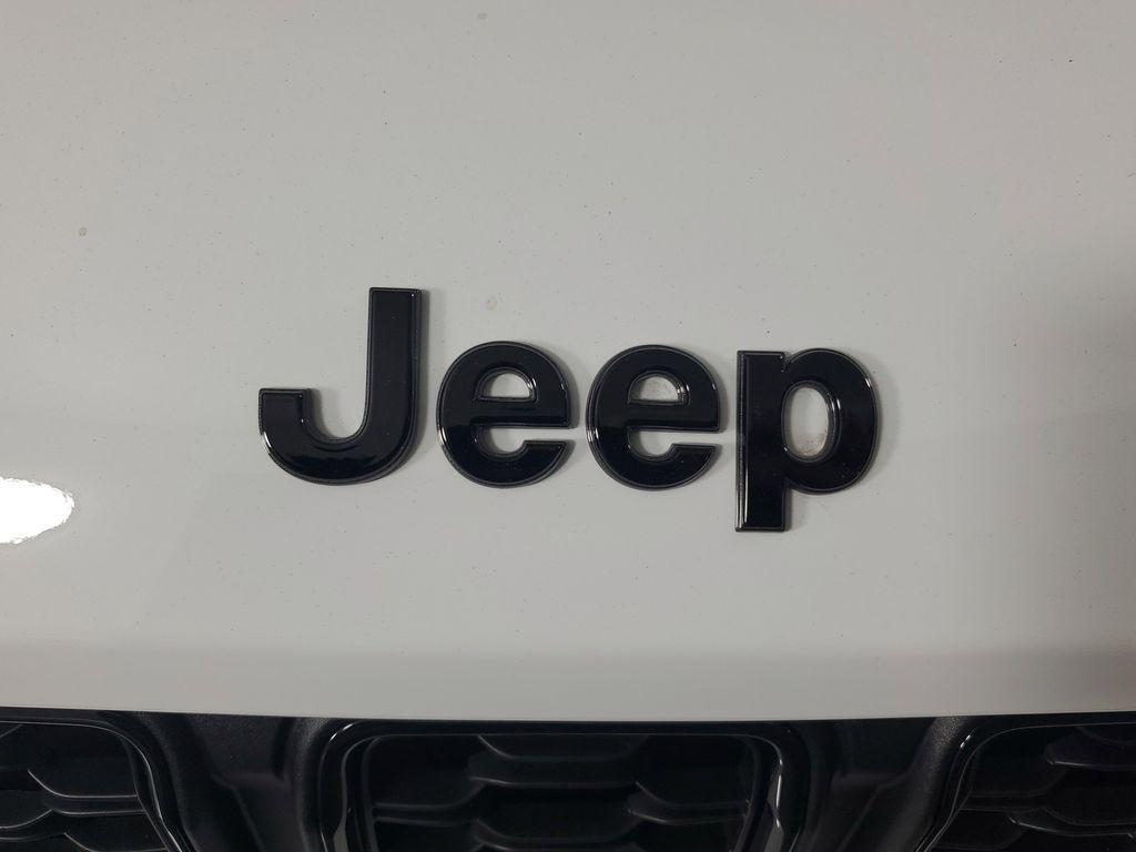new 2025 Jeep Grand Cherokee car, priced at $51,150